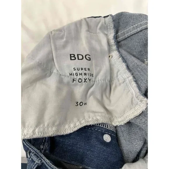 BDG Womens Blue Denim Button Fly Cuffed Hem Shorts Size 30 - Picture 7 of 8